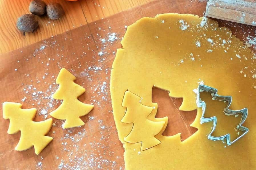 Using cookie cutters to make simple Christmas cookies